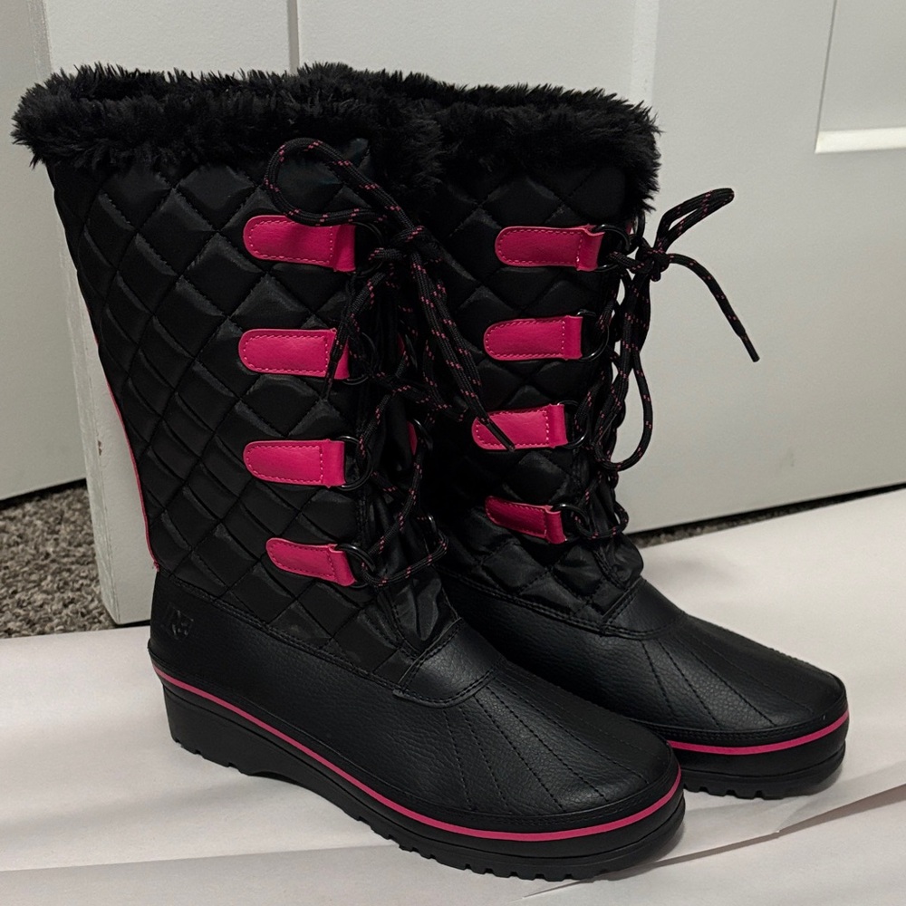 Rugged Outback girls black and pink snow boots